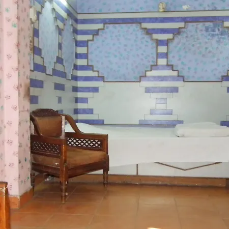 Hotel Paras